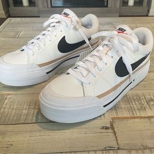 Nike Women’s Court Legacy Lift
